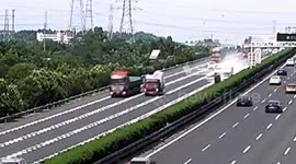 Plasterboards fly off transport truck, damaging vehicles on Chinese highway