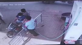 Bikers steal $100 from gas station employee in central India