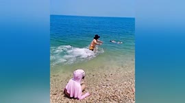 Quick-thinking man rescues drowning boy in eastern China