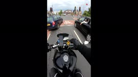 ''I'm My Own Entertainment' - Guy Plays with Handlebar Duck at Red Light'