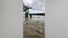 Flash floods destroy crops and stranded residents in the Philippines
