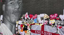 Hundreds leave  messages of support and solidarity at vandalised mural of English footballer Marcus Rashford