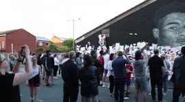 Crowds still arrive to show support for Marcus Rashford 2 hours after protest had finished in Manchester