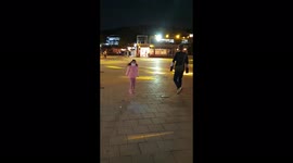 주체 할 수 없는 댄스본능! 누구든 걸리기만 해봐~나와 함께 춤을 춰요~