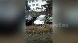 Flash floods hit scenic spot in north China killing one