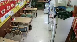 Locals flee cafe in panic as earthquake hits China