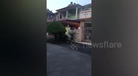 Electric sparks that looks like fireworks erupts in house’s garage