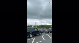 'Massive Funnel Cloud Looming Over Darlington | Tornado Warning
'