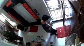 Chinese delivery man caught spitting in food while waiting for customer to open door