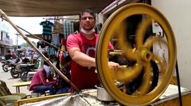 Watch this street vendor whip up glasses of fresh sugarcane juice for customers in India