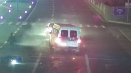 Several injured after drunk driver smashes coach into vehicles waiting at traffic lights in China