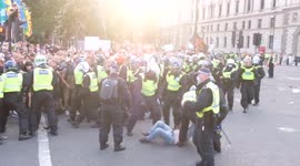'Freedom Day' multiple arrests as violent crowds clash with riot police in central London