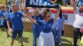NHS workers protested government pay rise proposal but demand a 15% rise in front of Parliament