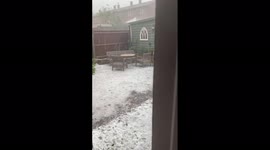 UK: Amber Weather Alert Issued As Intense Hailstorm Strikes Essex 2