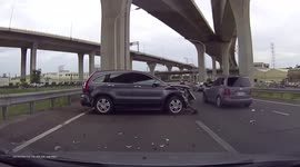 Car slams into guardrail after swerving at high speed on Taiwan highway