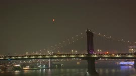 US: Smoke From West Coast Wildfires Turns Moon Into Red With Hazy Skies 2