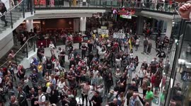 Watch moment anti-lockdown protesters take over Manchester’s Arndale shopping centre