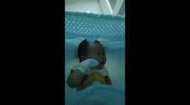 Newborn baby stops crying when her dad makes