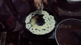 Skilled Indian chef is able to fry sweets in perfect circles