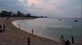 대한민국 동해바다의 휴가철 이 뛰어들고 싶을만큼 덥고 짜증나지만 저 바다를 보는 순간 힐링이 된다. 좋아좋아요