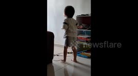 Dad caught toddler hilariously practicing Taekwando in living room