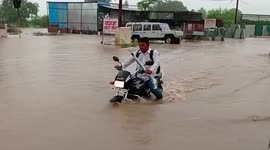 Flash floods inundate highway in central India