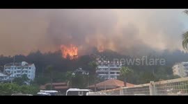 Forest fire erupts in southern Turkey, threatening hotels and houses