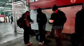Cold front and low temperatures oblige authorities to provide shelter and feeding places in São Paulo, Brazil