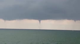 US: Multiple Waterspouts Spotted In Rocky River, Ohio