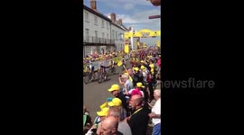 Cyclist Lizzie Armitstead crashes at finish line