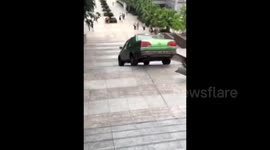 Taxi driver in China takes the stairs