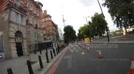 Narrow Lane - do not overtake cyclists!