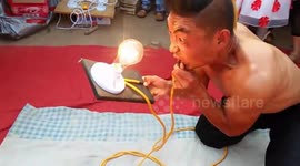 Street performer 'conducts electricity' through mouth