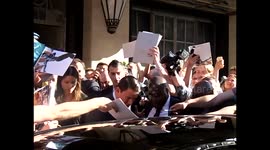 Channing Tatum fights through London Crowds