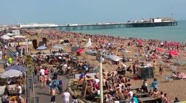 UK hottest day Brighton pier crowded beach