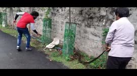 Snake catchers attempt to relocate agitated king cobra in southern India