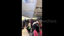 US: Passengers Of Spirit And American Airlines Stuck At Airport Due To Hundreds Of Flight Cancellations 2
