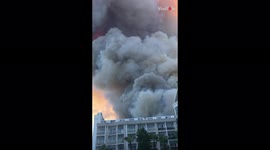'Turkey Wildfires: Marmaris Engulfed in Darkness as Smoke Clouds Block the Sun'