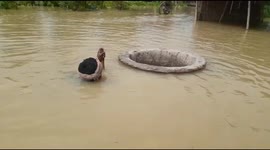 The village people's has trying to move safe place for heavy rain in Bihar
