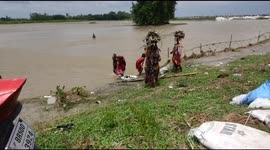 The flood has effected so village People's has move to safe places by boat