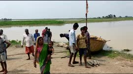 The flood has effected so people's try to move safe place by boat