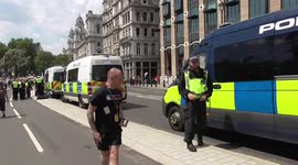 DAY OF FREEDOM MAN SLAMS  VAN DOOR ON POLICE  OFFICER AS HE GETS IN.POLICE JUMP OUT AND CONFRONT HIM