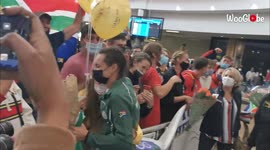 Olympic gold medalist Tatjana Schoenmaker arrives in South Africa to hero's welcome