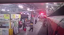 Elderly man nearly falls beneath moving train while boarding it in central India