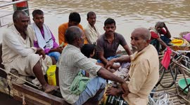 The People's has taking riksh cross the Ganga river by boat that's very dangerous