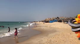 Citizens Flee To The Shores Of The Gaza Sea To Escape The Heat And Cut Off Electricity