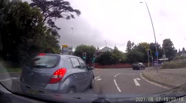 UK bad drivers - near miss on roundabout