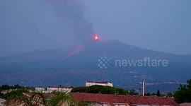 Mount Etna wakes up Sicilian residents this morning with a spectacular eruption