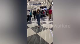 Chicago airport flights delayed as thunderstorm ground planes