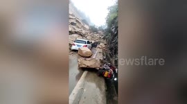Motorists flee as mountainside collapses due to heavy rain in southern China